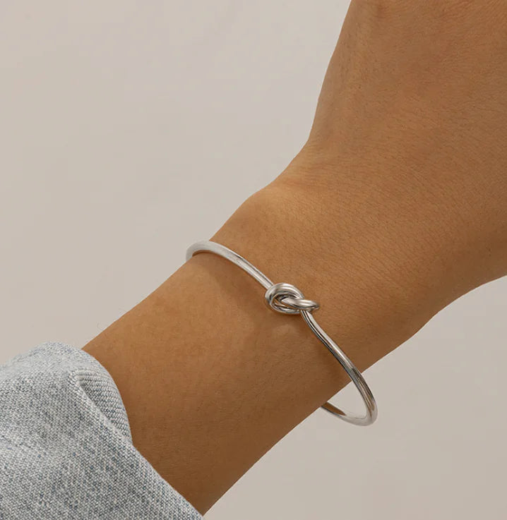 Metal Arrow Bracelet